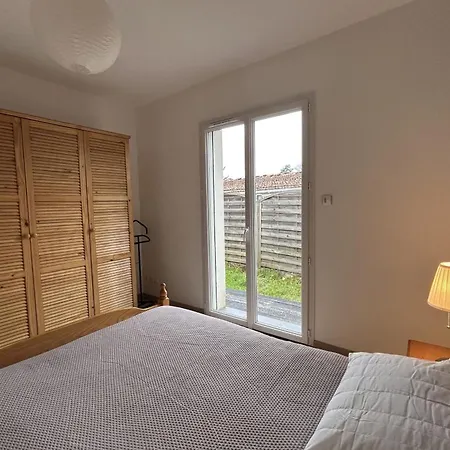 Beautiful 2-bedroom Family Ferienhaus Lanton